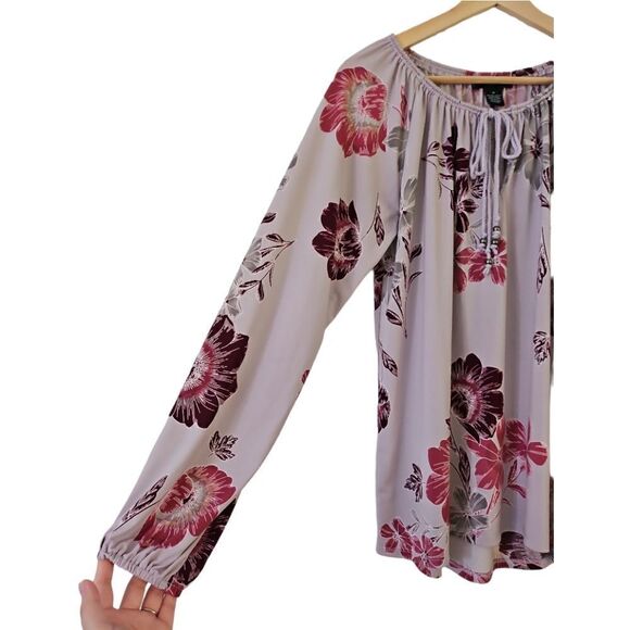 2/$15 Joan Vass Keyhole Neck Tie Lilac Floral Long Sleeve Blouse Top Size M - Picture 5 of 10